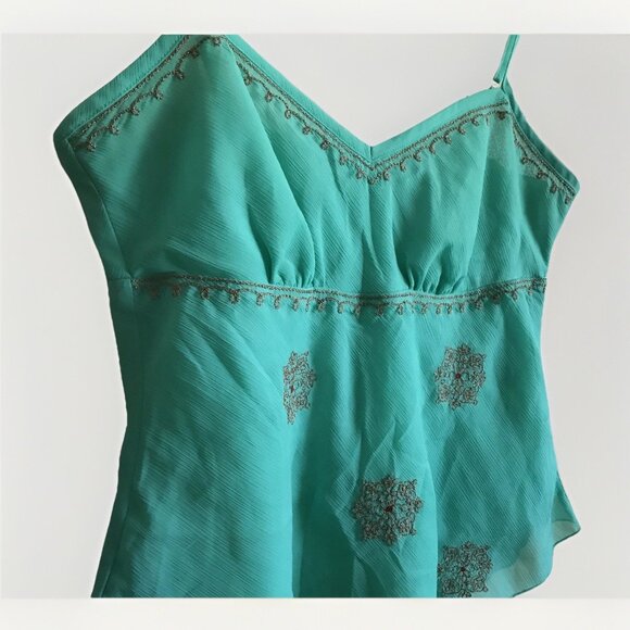 New York & Company embroidered spaghetti strap tank top Handkerchief Hem Size 8 - Picture 2 of 6
